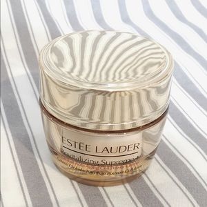 Estēe Lauder Revitalizing Supreme